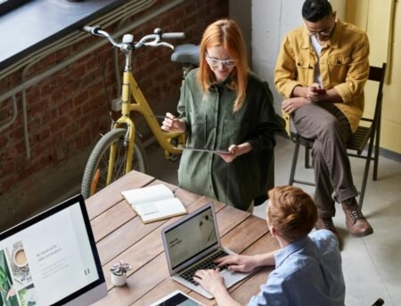 Künstliche Intelligenz am Arbeitsplatz - was bedeutet er für Arbeitnehmer und Unternehmen?